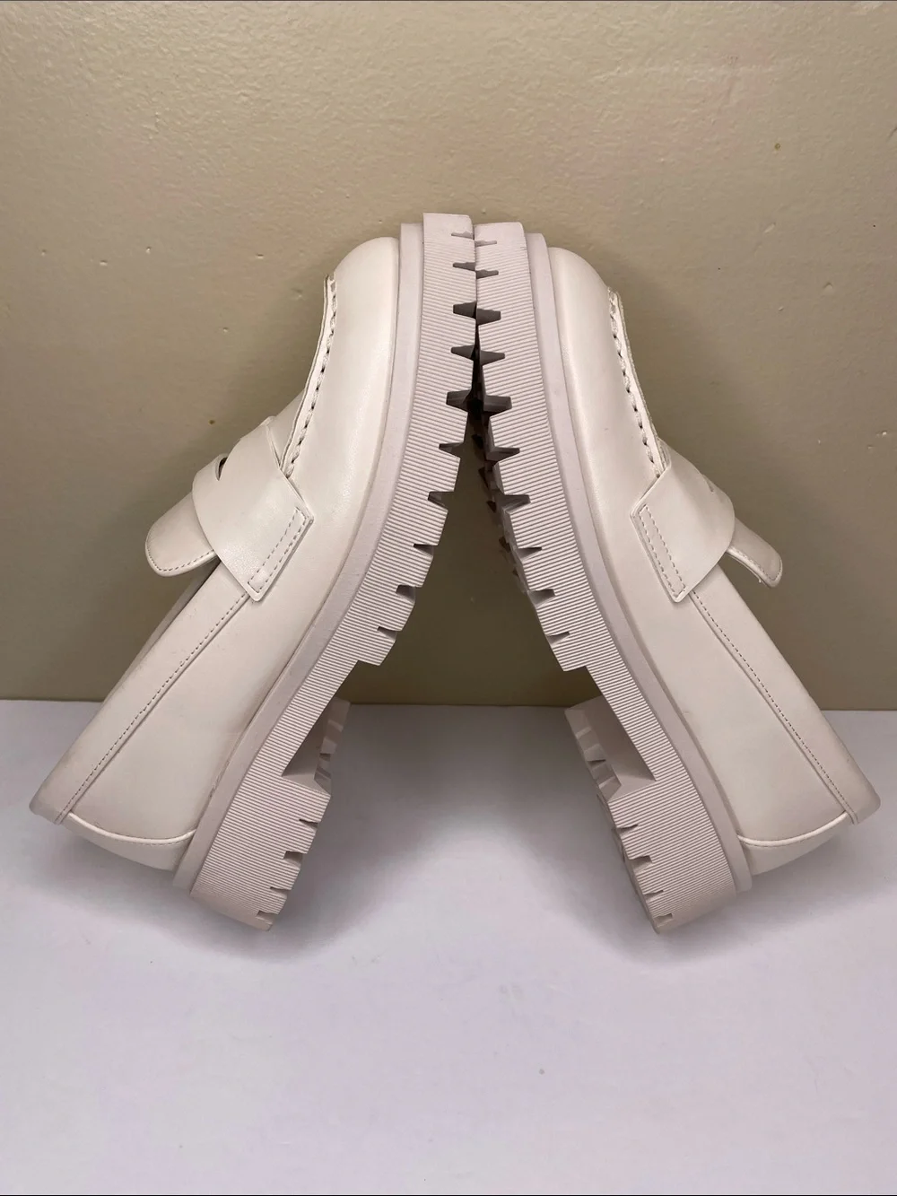 FALLS CREEK Cream VANESSA Memory Foam Prep Platform Lug Sole Penny Loafer NWT 9